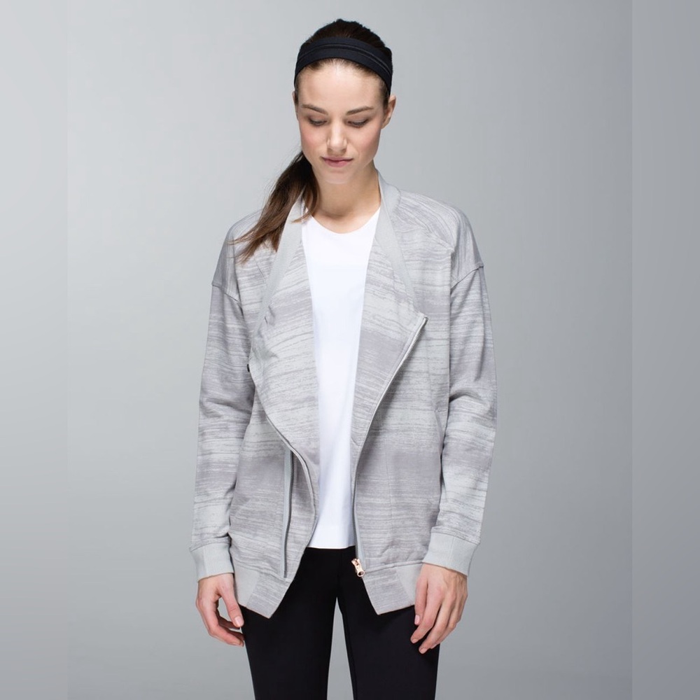 LULULEMON Mula Bundle Wrap Asymmetrical Zip Cardigan Grey Cozy Pilates Fall 4